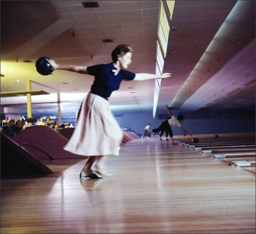 1950sunlimited:  Bowlin’ Night c.1950s Ralph Crane 
