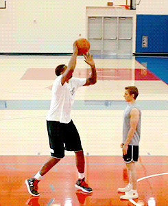 griffin32:  alphalewolf:  Real Life H-O-R-S-E! { x }  Broheim post  lmao motherfucker 