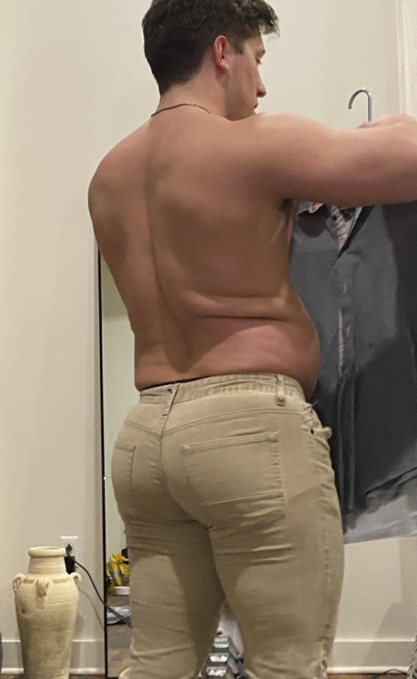 thic-as-thieves:Snuck some pics of Libra while he was trying on some clothes 🤤 Link in bio for vid😈