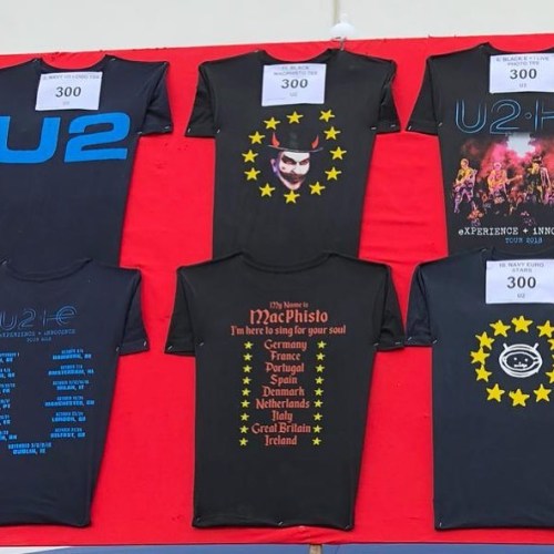 Nueva camiseta #U2 en #Copenhague #U2eiTour #MacPhisto #u2copenhagen (en Royal Arena) https://www.in