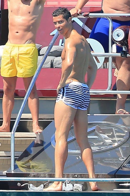 amazingmalenudity:Cristiano Ronaldo