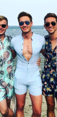 somethingunassuminglygay:  Love tight rompers. 