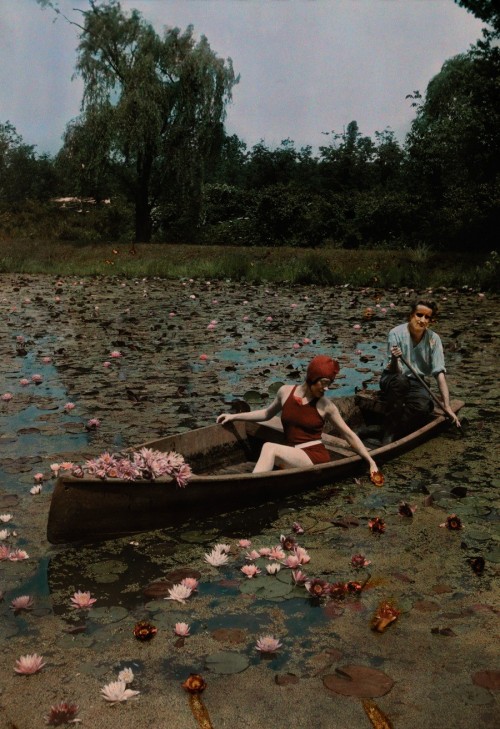 Couple going for a row, Washington, District of Columbia, 1923.  Autochrome, photograph – Charles Ma