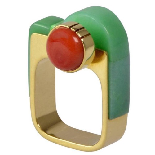 1990s Modernist ring by master jeweller Richard Chavez, San Felipe Pueblo, New Mexico. Made in 14k g