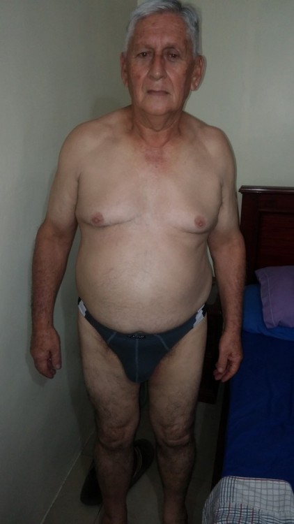 gopepiux69me:  Una tarde de pasion con Don Lucho, que rico lo haces mi viejito.