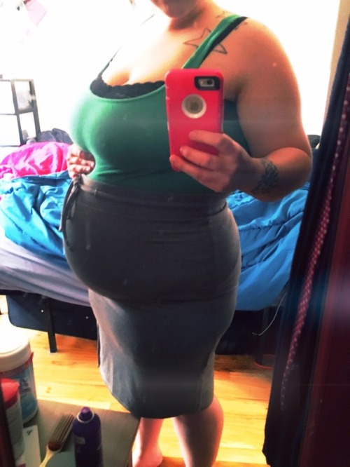 Porn pregnantpiggy:Honey does this skirt make photos