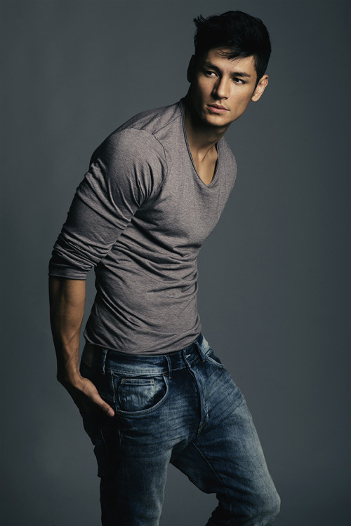     Japanese/Brazilian mixed model Hideo Muraoka      