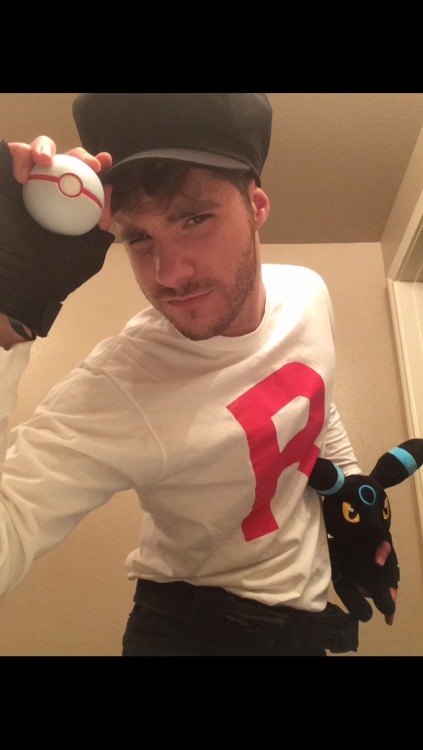 mistakes-made-fun:  Rocket grunt Grey would like to battle!
