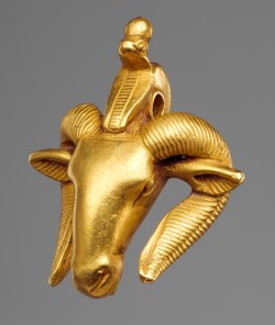 misterlemonzafterlife:  arjuna-vallabha:  This type of amulet, a symbol of the god Amun, originated with the Kushite kings who ruled Egypt as Dynasty XXV. Their foreheads, like this ram’s head, were often adorned with two cobras rather than the single