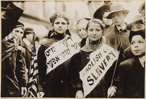 jewish-archives-blog:Jewish girls in the 1909 International Workers’ Day parade in New York City; dr