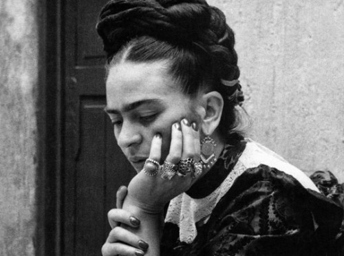 Sex vintagegal:  Frida Kahlo photographed by pictures