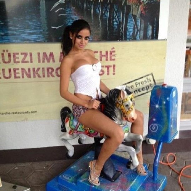 amateur-implant-pics:  @prissaydin