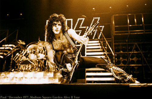 starchildluver: Paul ~Madison Square Garden…..December 1977 Alive II tour﻿