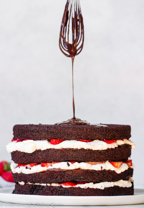 sweetoothgirl:Strawberries and Cream Chocolate Cake