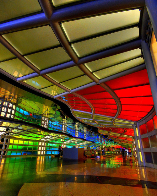 Colorful O’Hare Airport terminal in Chicago, USA (by iceman9294).