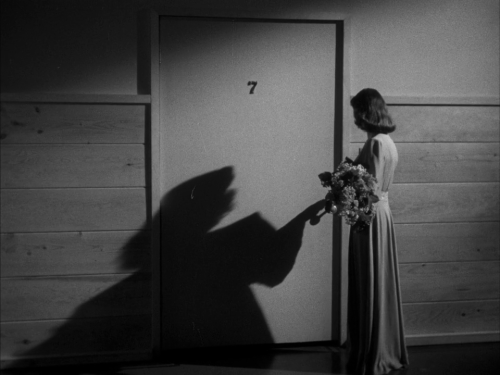 tipsonradiance: Secret Beyond the Door (Fritz Lang, 1947) joan bennett as gothic heroine in a psycho