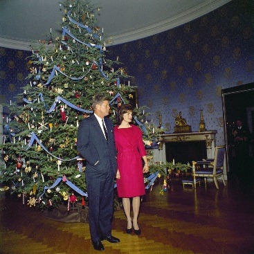 CHRISTMAS 1962-8X10 PHOTO OP-621 JR JACQUELINE KENNEDY w/ CAROLINE & JOHN 