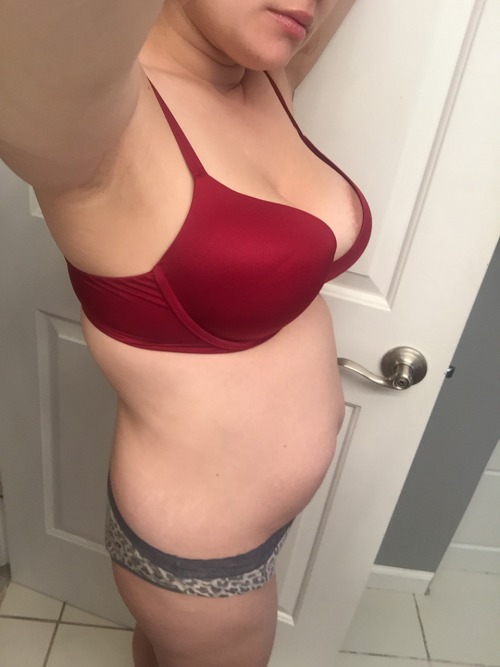 absinthelaveep: It’s becoming harder and harder to deny, physically, that I’m pregnant.   That pronounced mid-belly bump-out seems here to stay with only expectations of growth.   I’m usually on the small side in normal circumstances, but during