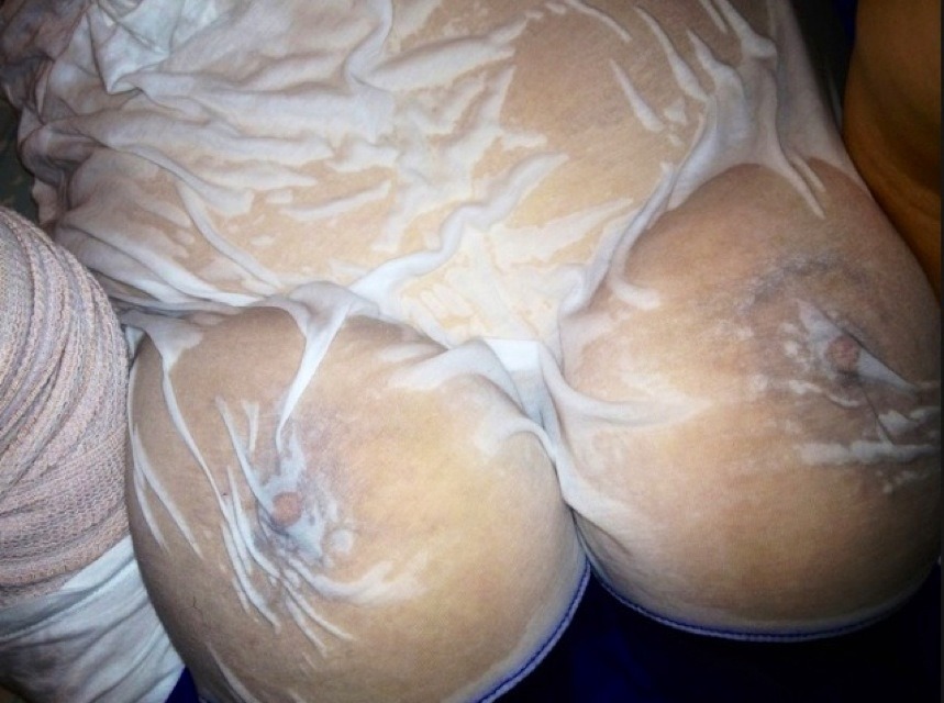 thejohnnyrocco:  thickthighs-darkeyes:  Not the best picture but wet tshirt wooooo