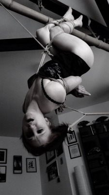 kinbakuluxuria:Telephone snaps at Kinbaku