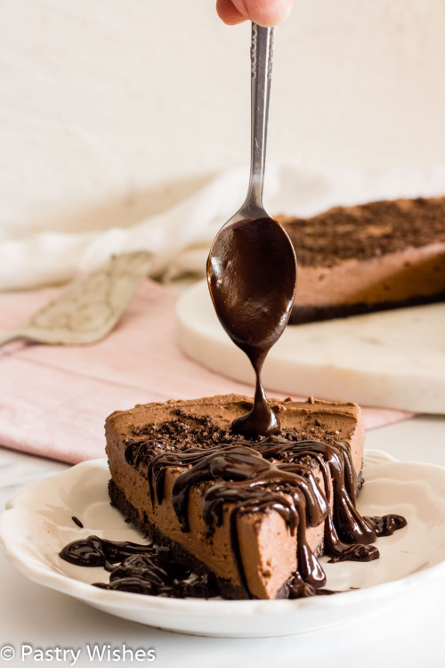 daily-deliciousness:  Eggless chocolate cheesecake