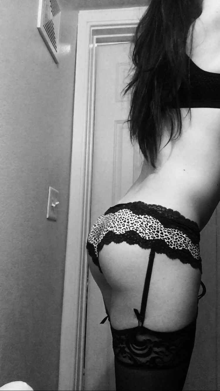 littlemavsme:  littlemavsme:  I’m such a slut 💁🏻🔥💅🏼👅  I think