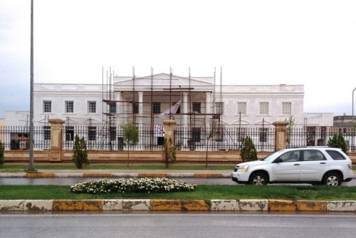 Kurdish tycoon builds replica White House in Erbil, Iraqvia   