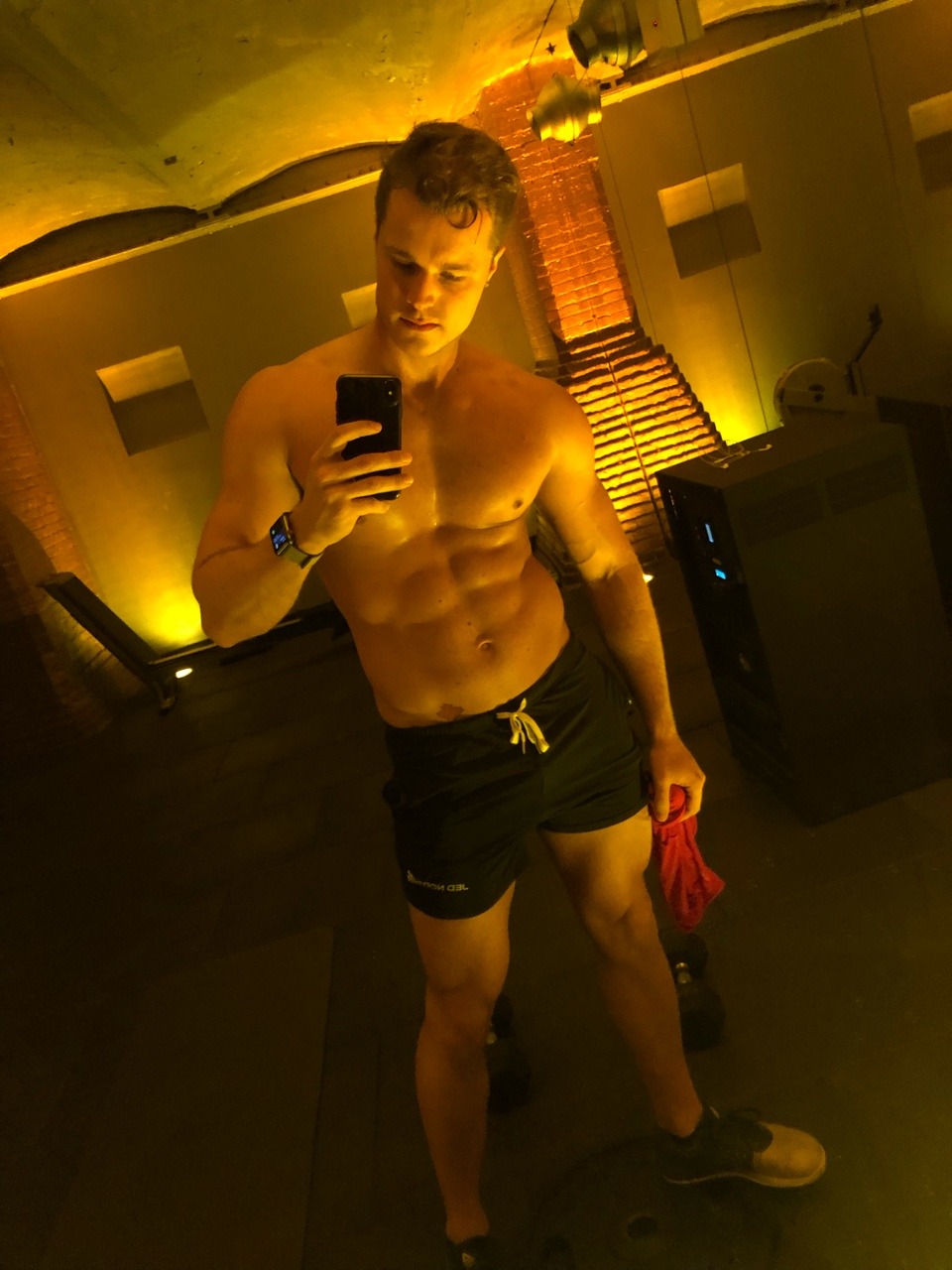 pleasetrysomethingelse:  I’ve been up in the gym working in my fitness. 