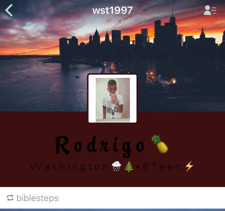 betosgaylatinmenfan:  Thanks Rodrigo for the hot pics!  Hit him up at:Kik:  oorodrigoooIG: