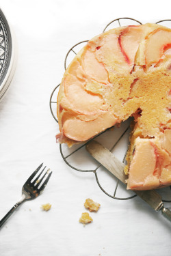 sweetalchemies:  Peach Cornbread Cake