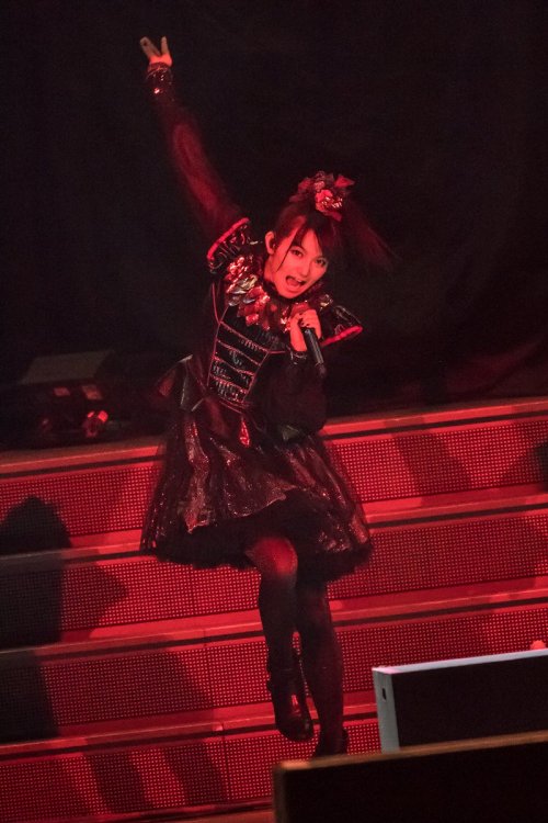 babymetal-nisi: BABYMETAL SU-METAL GUNS N’ ROSES JAPAN TOUR 2017 YOKOHAMA ARENA ※コンデジ画質 #GNR #BABYME