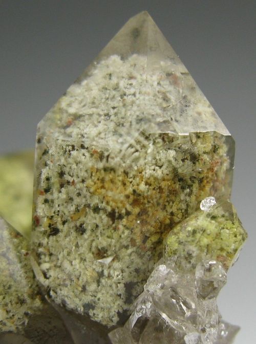 bijoux-et-mineraux:  Quartz with Chlorite inclusions - Minas Gerais, Brazil