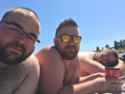 cubnadianmaple:  robbiebuddy:  Beach day with @ab9232 &amp; @cubnadianmaple  Beach day with some friends