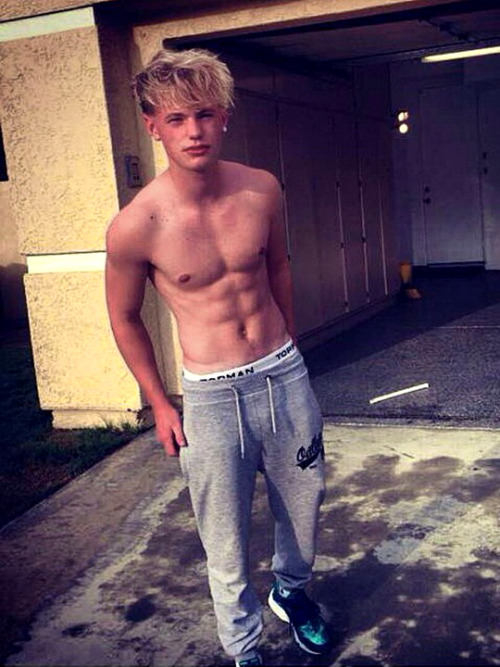 https://sexyboysbeingsexy.tumblr.com/post/118586255709