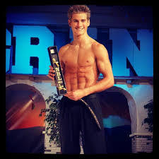 theanticool:  Sage Northcutt is 19 years old.Sage Northcutt has been doing 100+ push
