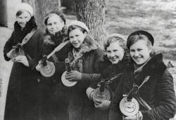 deathandmysticism:  While German forces tighten the siege of Sevastopol, volunteer Russian women warriors get ready to serve in Guerrilla units, Sevastopol, 1942