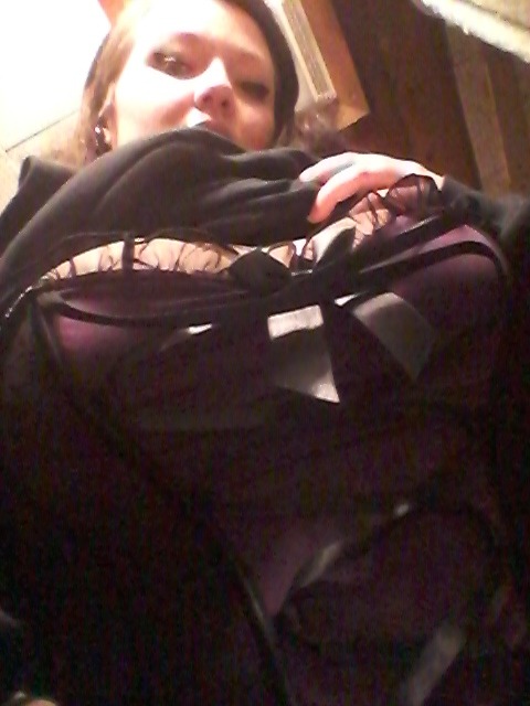 acidkittiegoddess:  Like what im wearing? Kept on what I was camming in ;) ♥♥♥