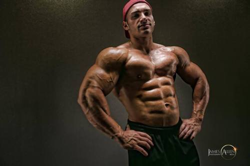 themuscleworshipdiaries:  American bodybuilder Cody Montgomery looking as painfully handsome and gloriously shredded as he ever has!
