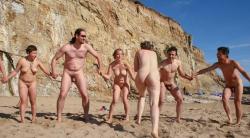 natureandnudity:  naturistelyon:  Passer en force Force the passage  Nature &amp; Nudity…as it should be. Go bare, share &amp; visit the archives. 