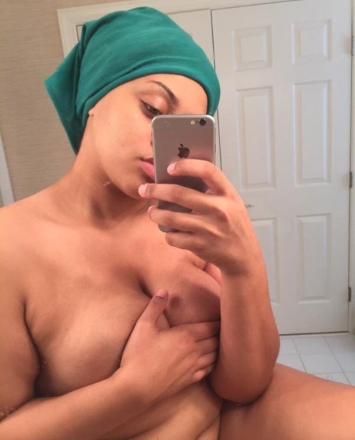 ladiesluvjames:  Kik submission 🔥🔥🔥🔥  Kik: 👉🏽 (theladiesluvjames) 📱