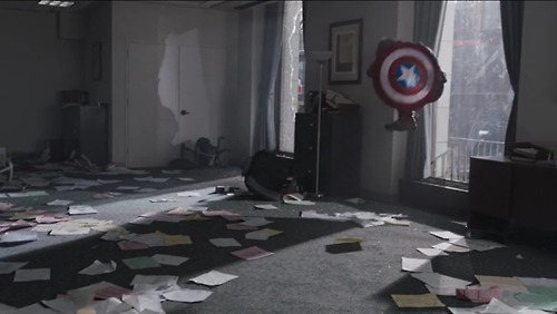 scienceandfandoms:  sebastianastan:  superrsoldiers:  my favorite thing is when steve hides full body behind the shield     He’s a little patriotic hedgehog. 