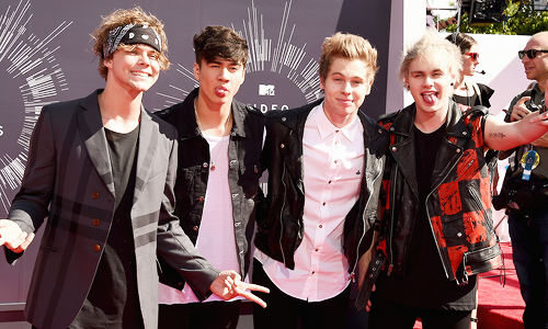lashteon:   BRITS 2014 | BBMA 2014 | MTV VMA 2014 - Red Carpet 