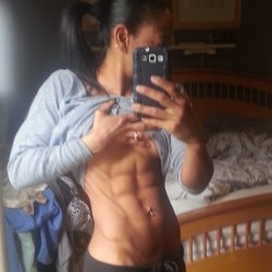 sexygymchicks:  @tildawn: 6 days out! This
