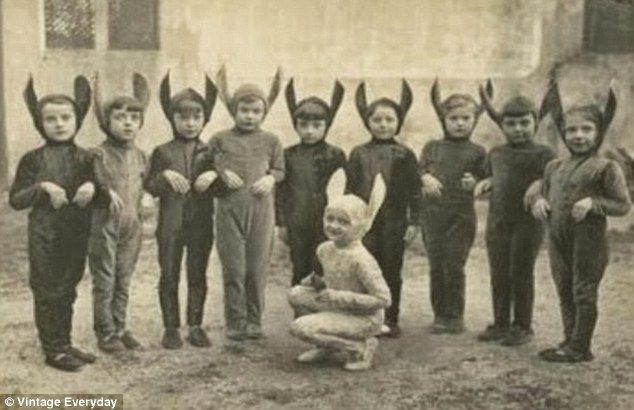 darylfranz:  100年以上前のハロウィンの衣装が不気味（画像あり）