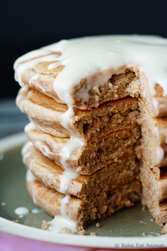 intensefoodcravings:  http://bakeeatrepeat.ca/cinnamon-roll-pancake-recipe/  A quick
