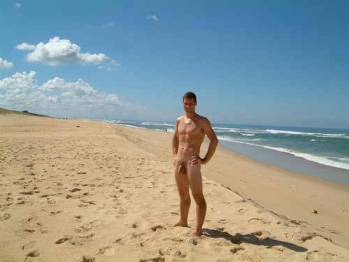 guyzbeach:Follow Guyzbeach, a collection of natural men naked at the beach !