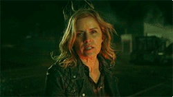 Madison in Fear the Walking Dead 4x08 “No One’s Gone”.Gifs by: walking-dead-icons.