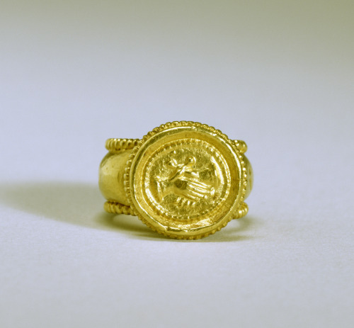 historyarchaeologyartefacts:Ancient Byzantine gold marriage ring, 6th century CE. [1799x1665]Source: