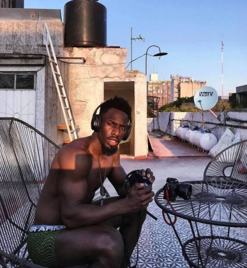 boblvsblkbeards:  missnlinc:  Dark N Lovely 🙇  For the best bearded black men follow me!