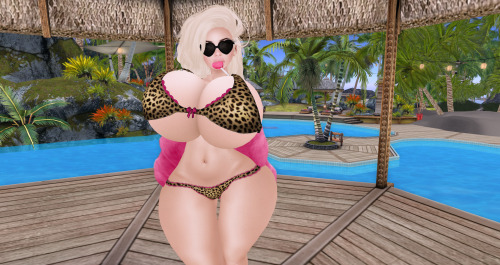 ditzydollydaydream:  Beach ♥ Bimbo 